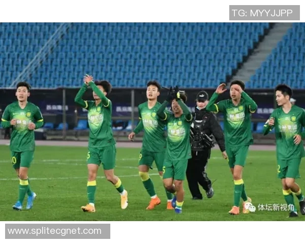 FPX在冠军杯中的团队协作与战术配合分析与点评